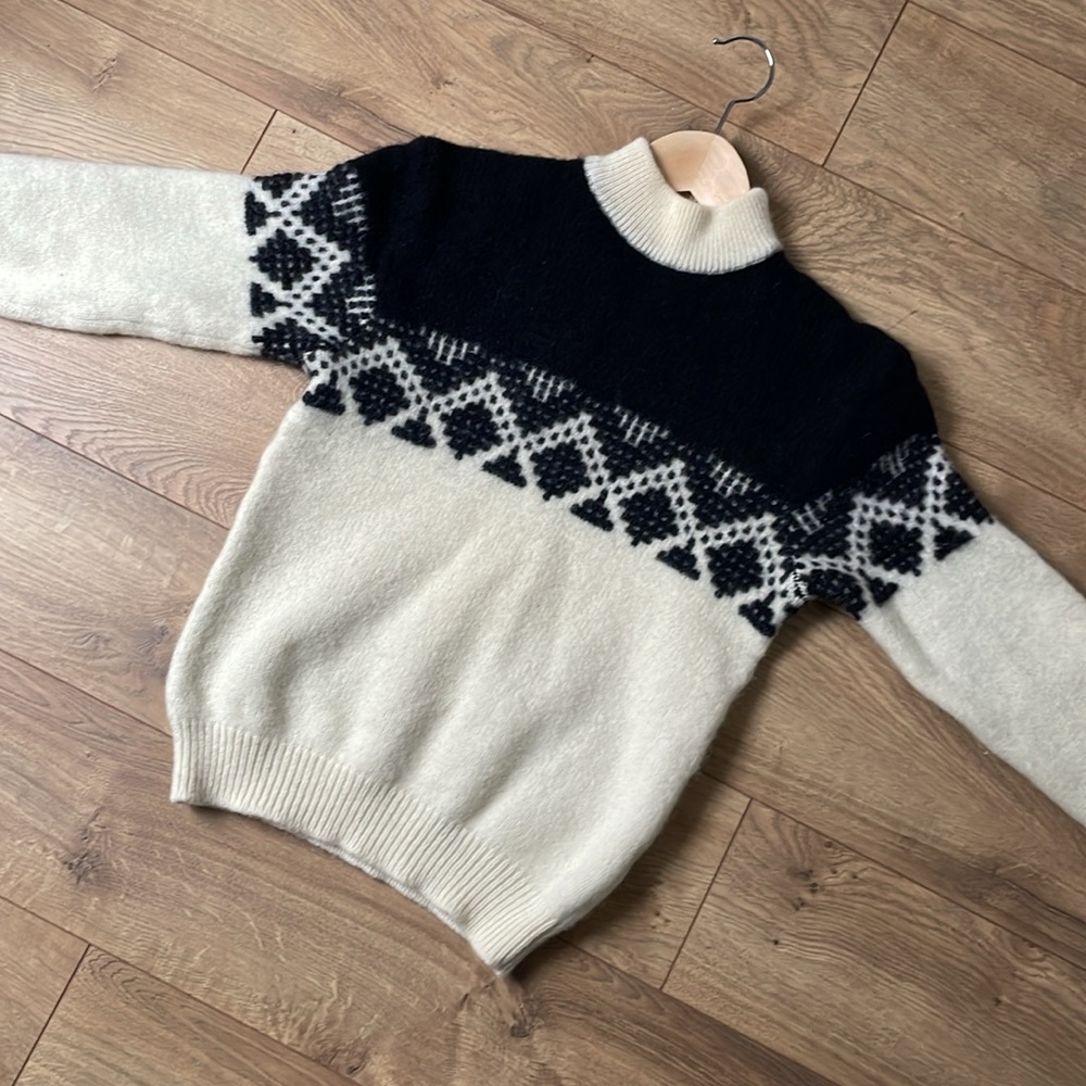 United Colors Of Benetton Black and Cream Sweater